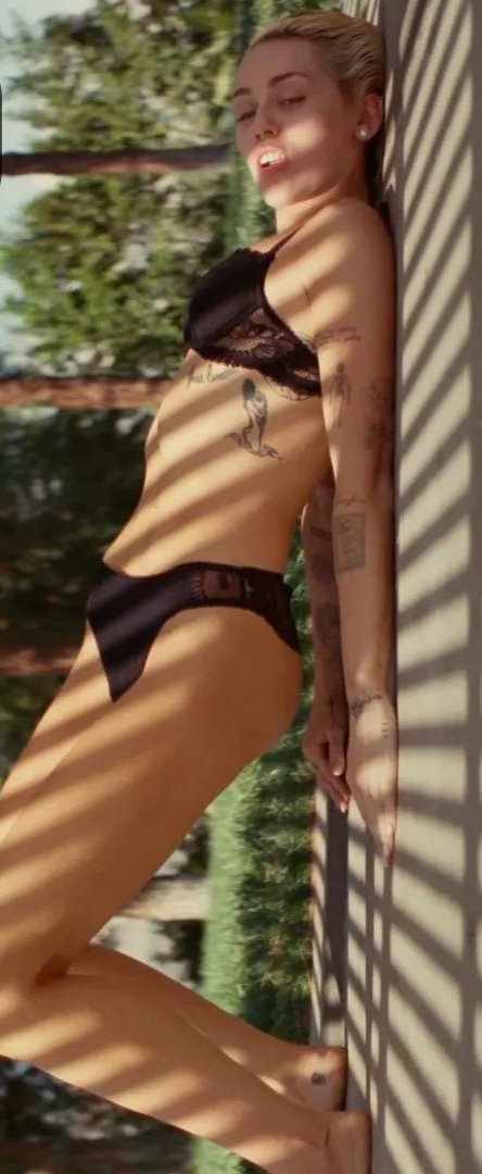 Mmmm Miley #jRR1PYfT